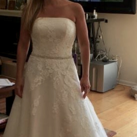 A-Line/Princess Strapless Wedding Dress -Unaltered - Picture 2 of 5